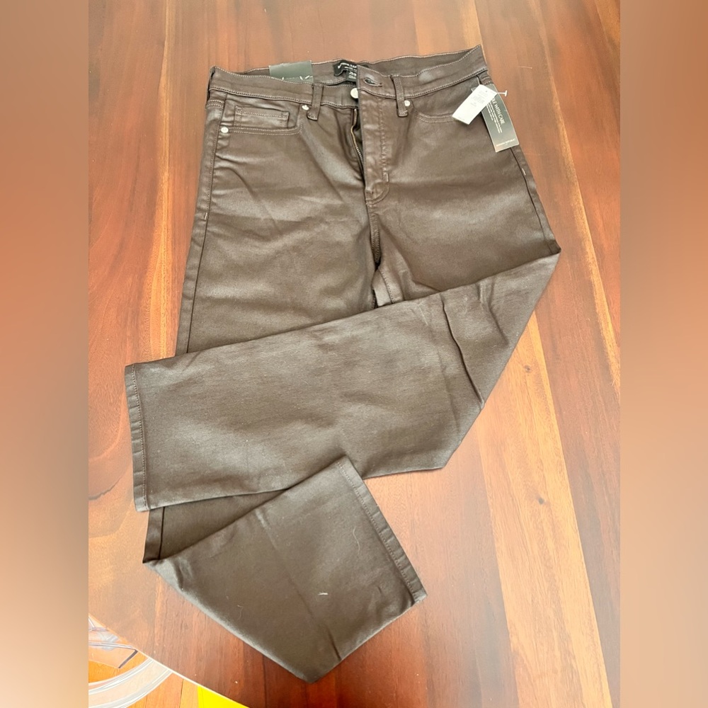 Brown coated denim. High rise straight fit.